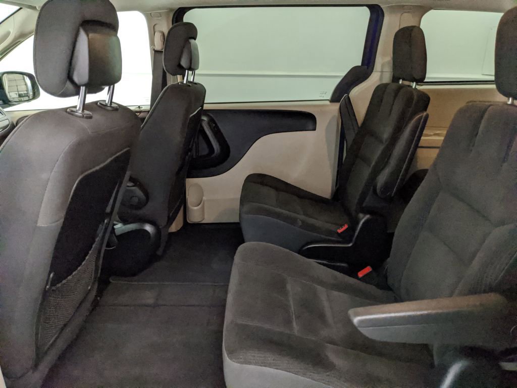 Used 2018 Dodge Grand Caravan SE w/ UConnect Hands-Free Group image 24