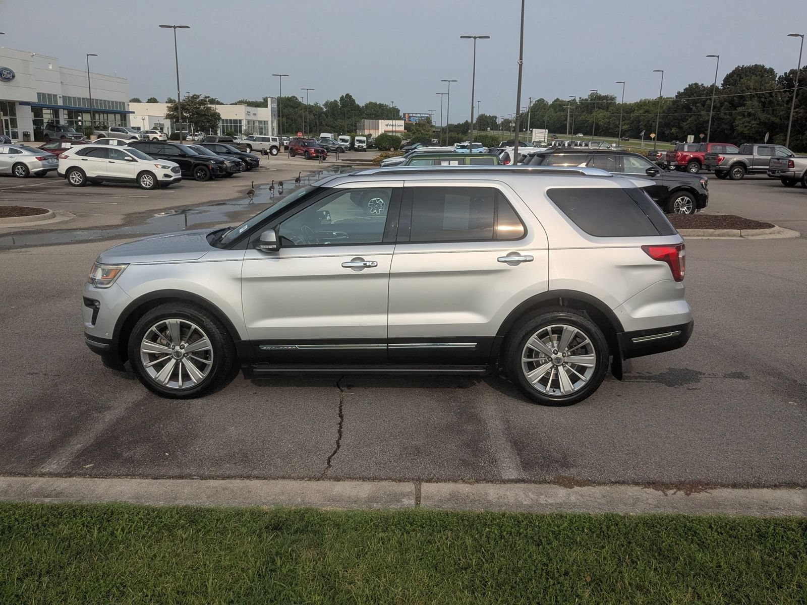 Used 2018 Ford Explorer Limited w/ Equipment Group 301A FWD image 6
