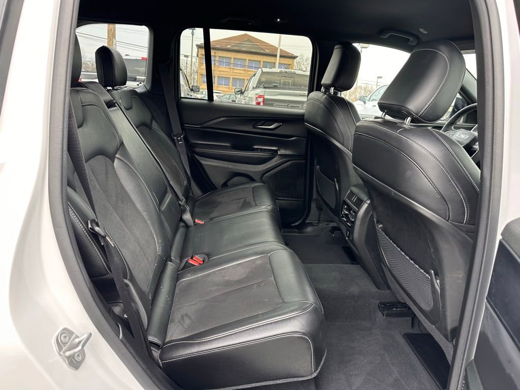 Used 2023 Jeep Grand Cherokee Altitude image 21