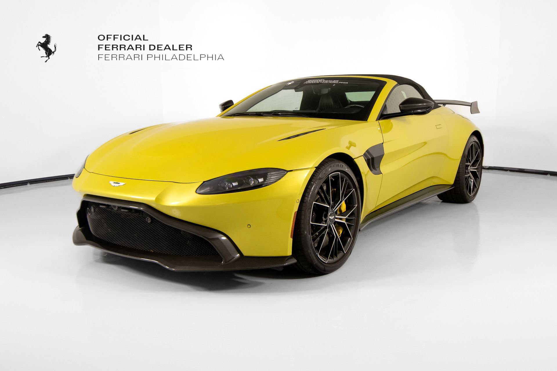 Used 2021 Aston Martin V8 Vantage Roadster image 4