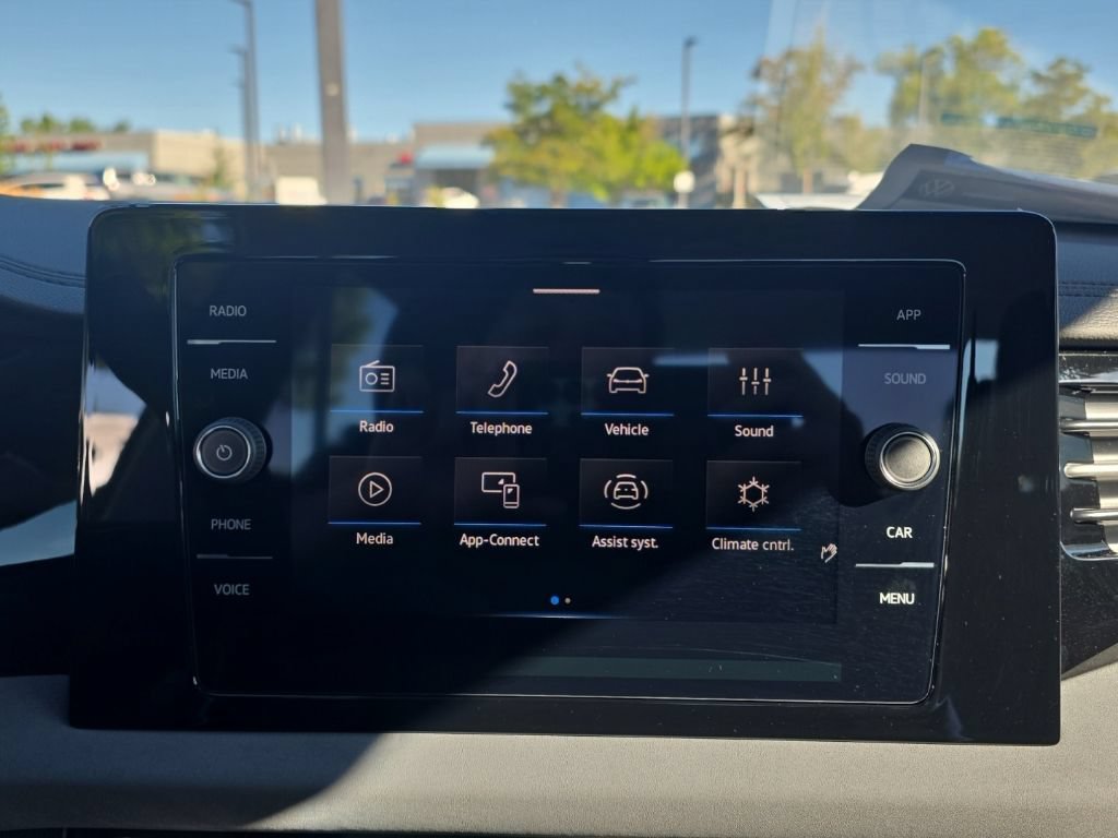 New 2027 Volkswagen Jetta SE FWD image 17
