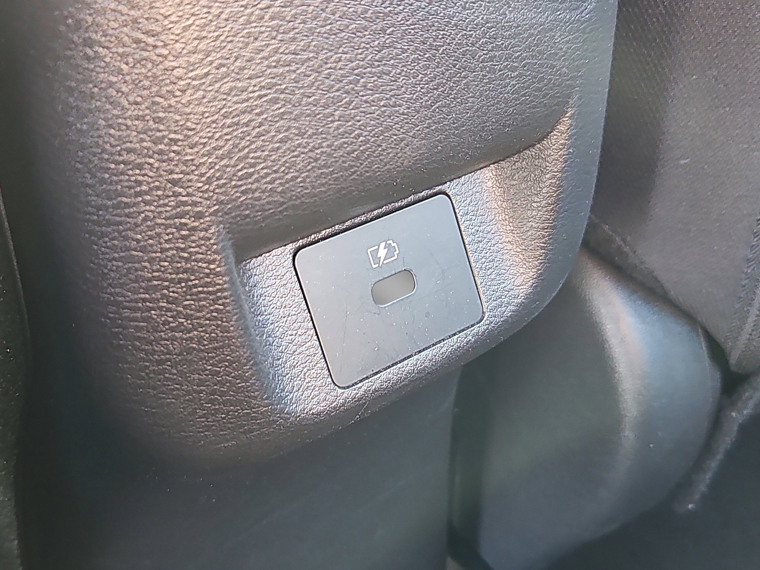 Used 2023 Nissan Versa SV image 9