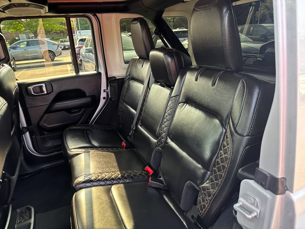 Used 2022 Jeep Wrangler Unlimited Sahara AWD/4WD image 37