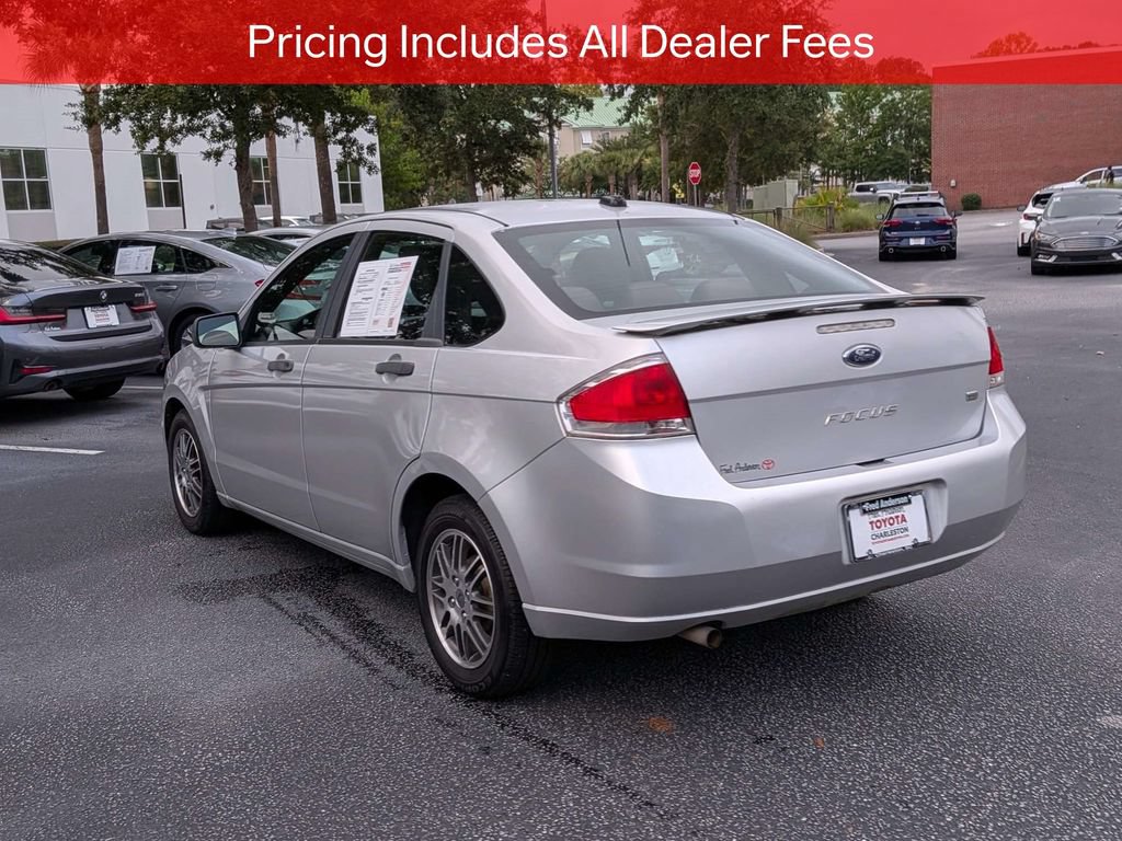 Used 2010 Ford Focus SE FWD image 6