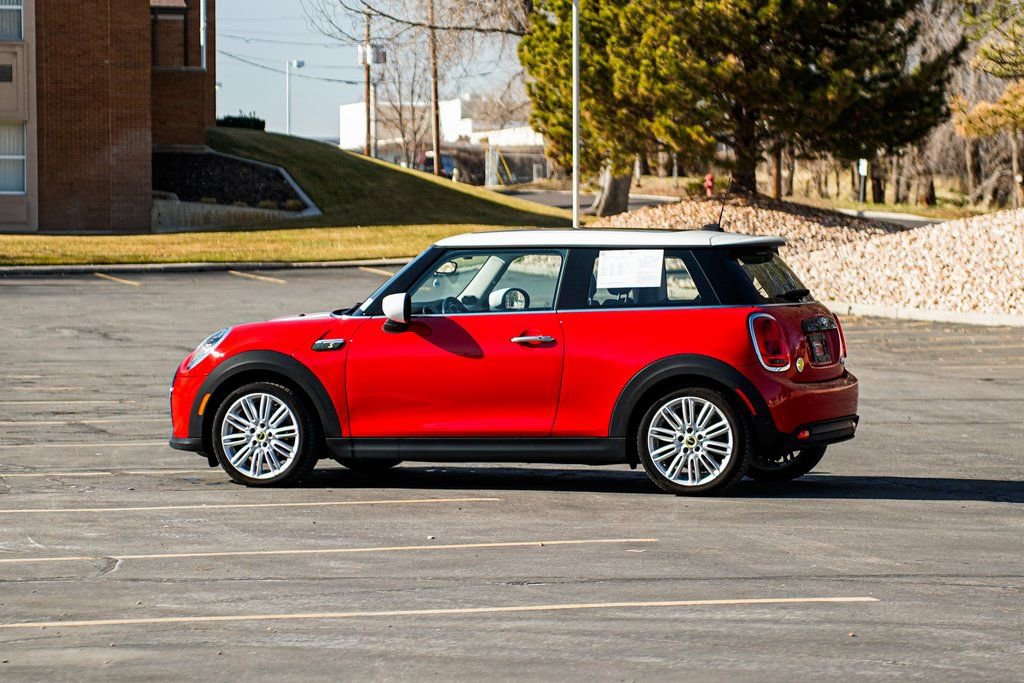 Certified 2024 MINI Cooper SE image 7