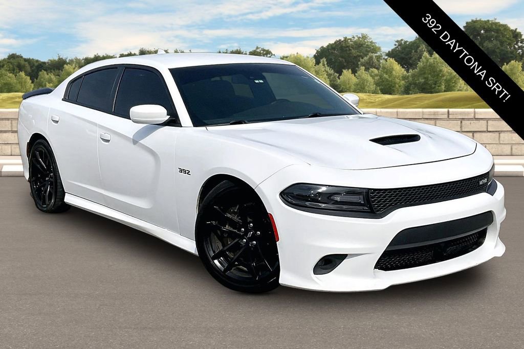 Used 2017 Dodge Charger R/T RWD image 2