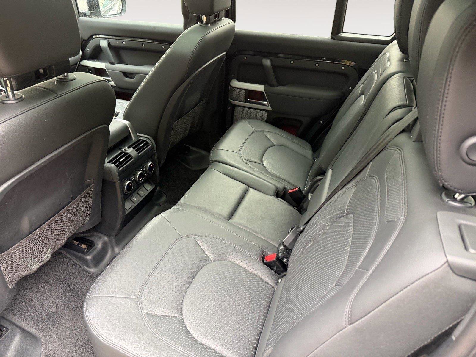 Used 2023 Land Rover Defender 130 SE image 18