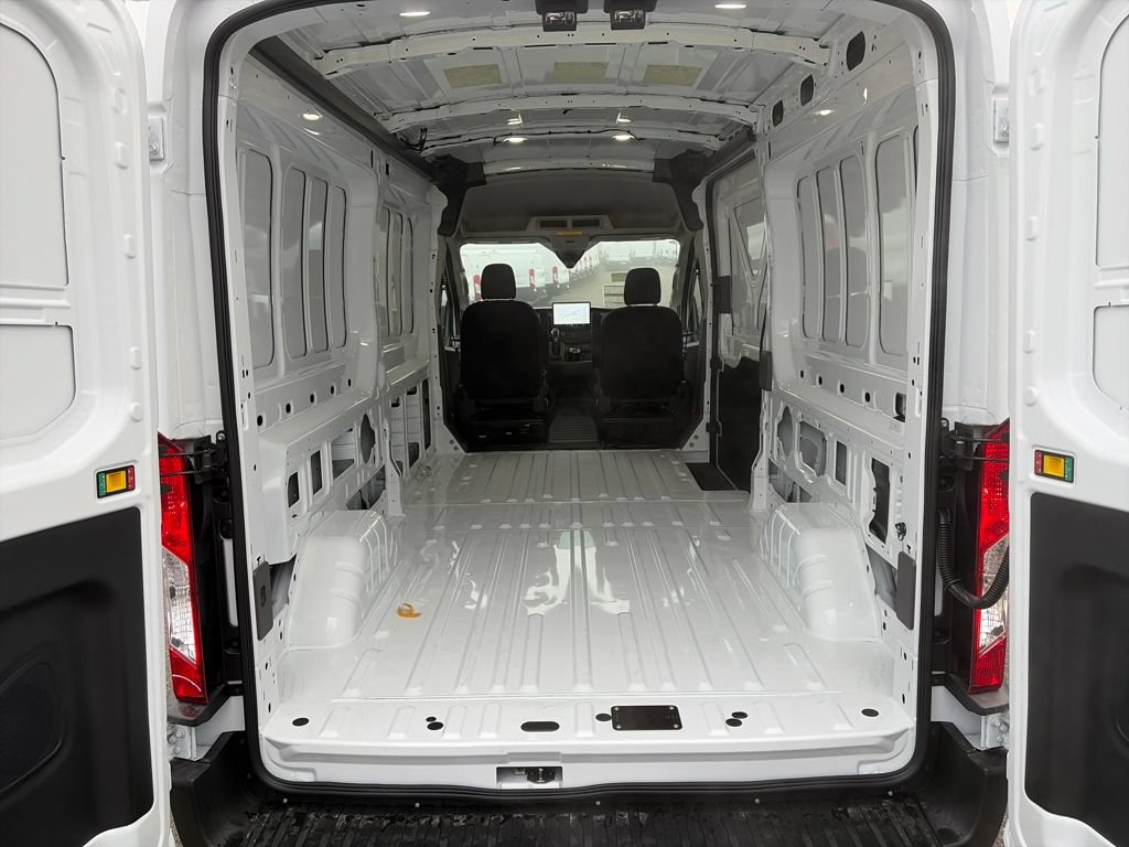 New 2026 Ford Transit 250 148 Medium Roof Extended AWD image 31