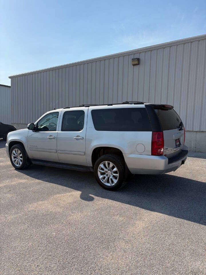 Used 2011 GMC Yukon XL SLT w/ SLT-2 Equipment Package AWD/4WD image 5