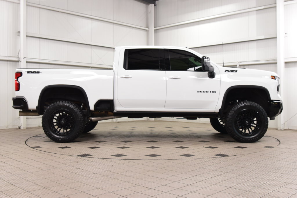 Used 2025 Chevrolet Silverado 2500 LTZ w/ Trail Boss Package AWD/4WD image 9