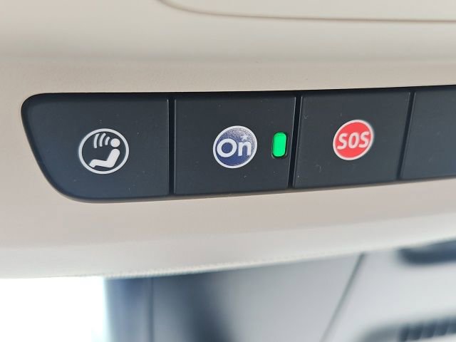 Used 2023 Buick Envision Avenir AWD/4WD image 37