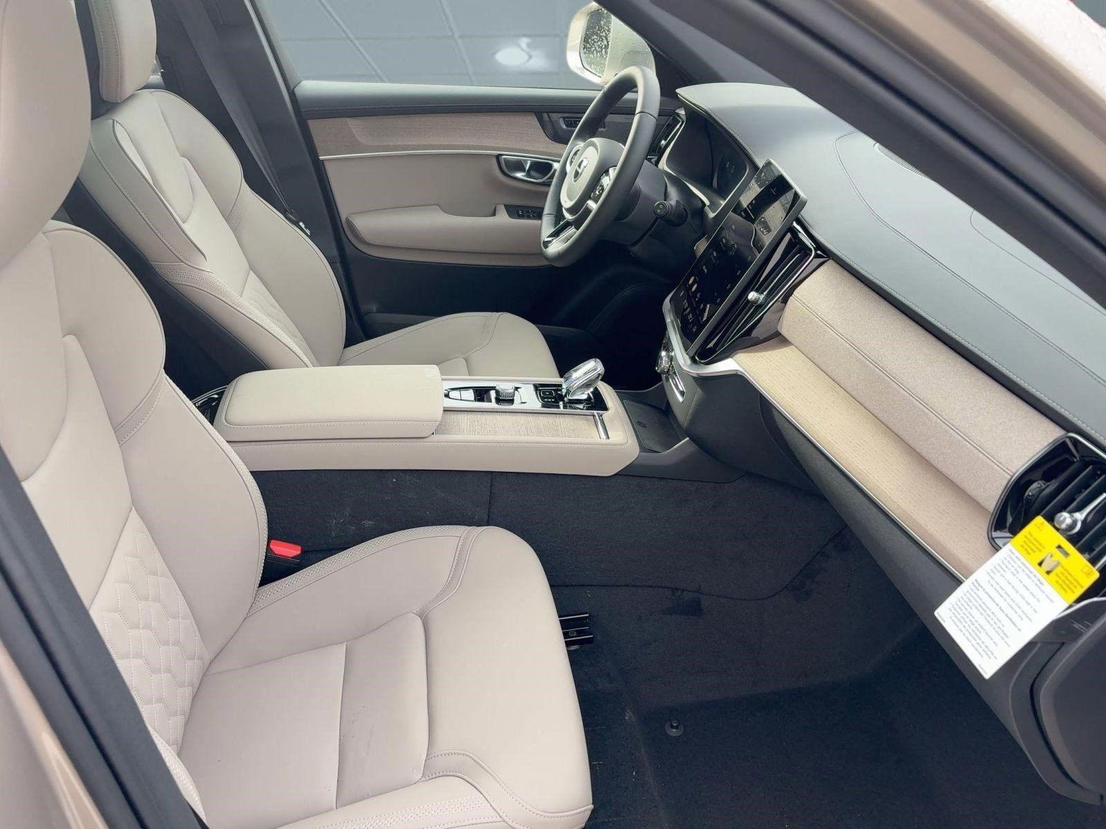 New 2026 Volvo XC90 T8 Plus w/ Protection Package Premier image 30