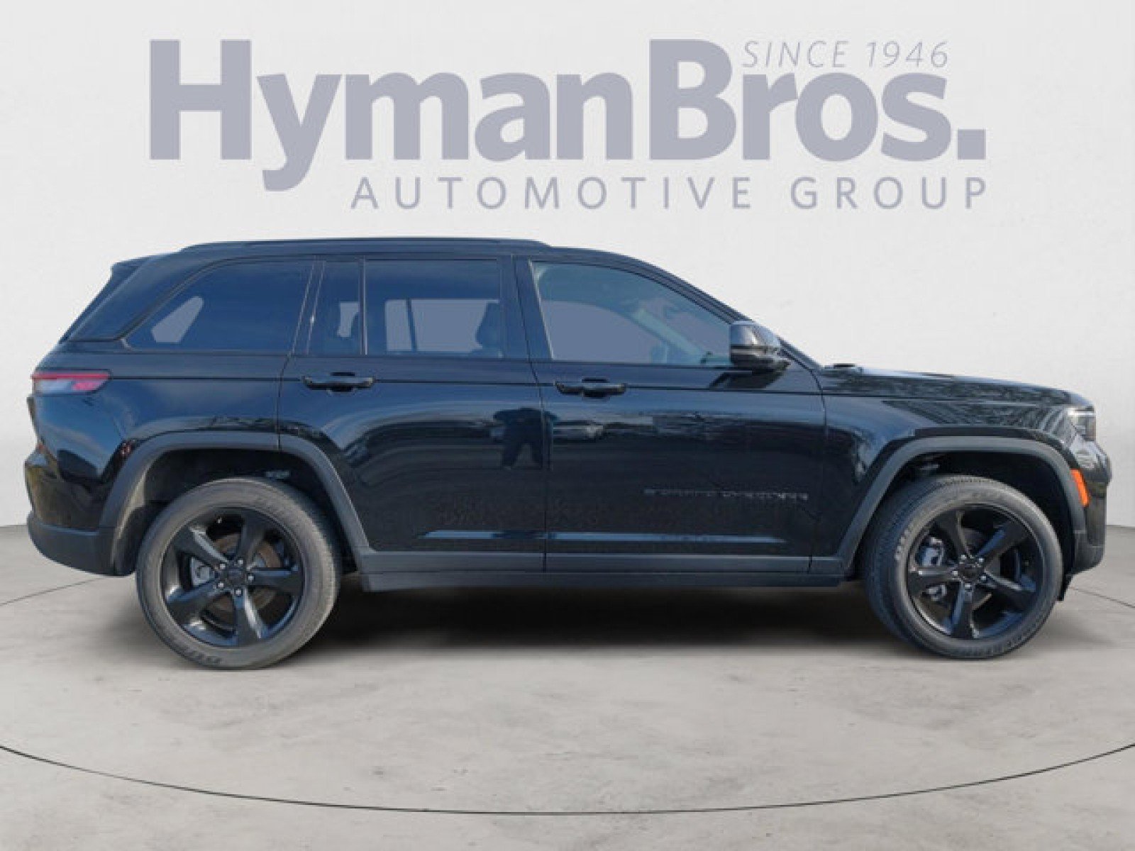 Used 2023 Jeep Grand Cherokee Altitude AWD/4WD image 2