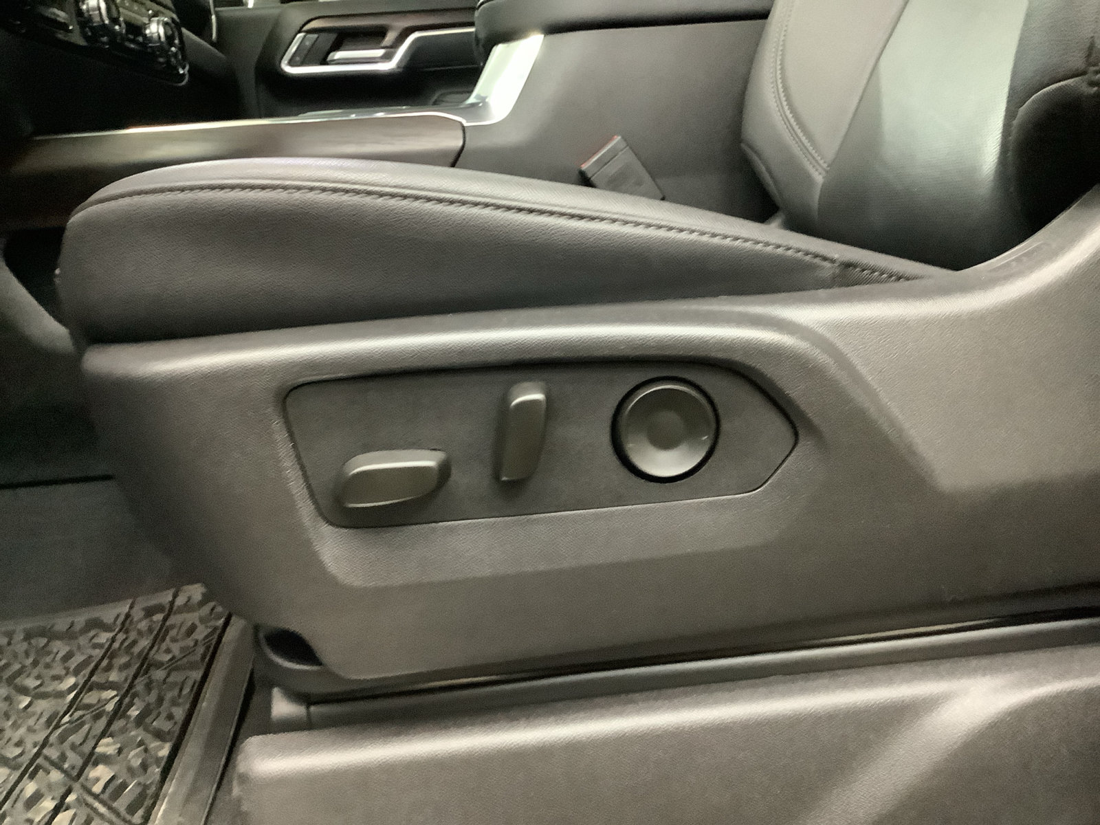 Used 2025 GMC Sierra 2500 SLT w/ SLT Premium Package AWD/4WD image 15