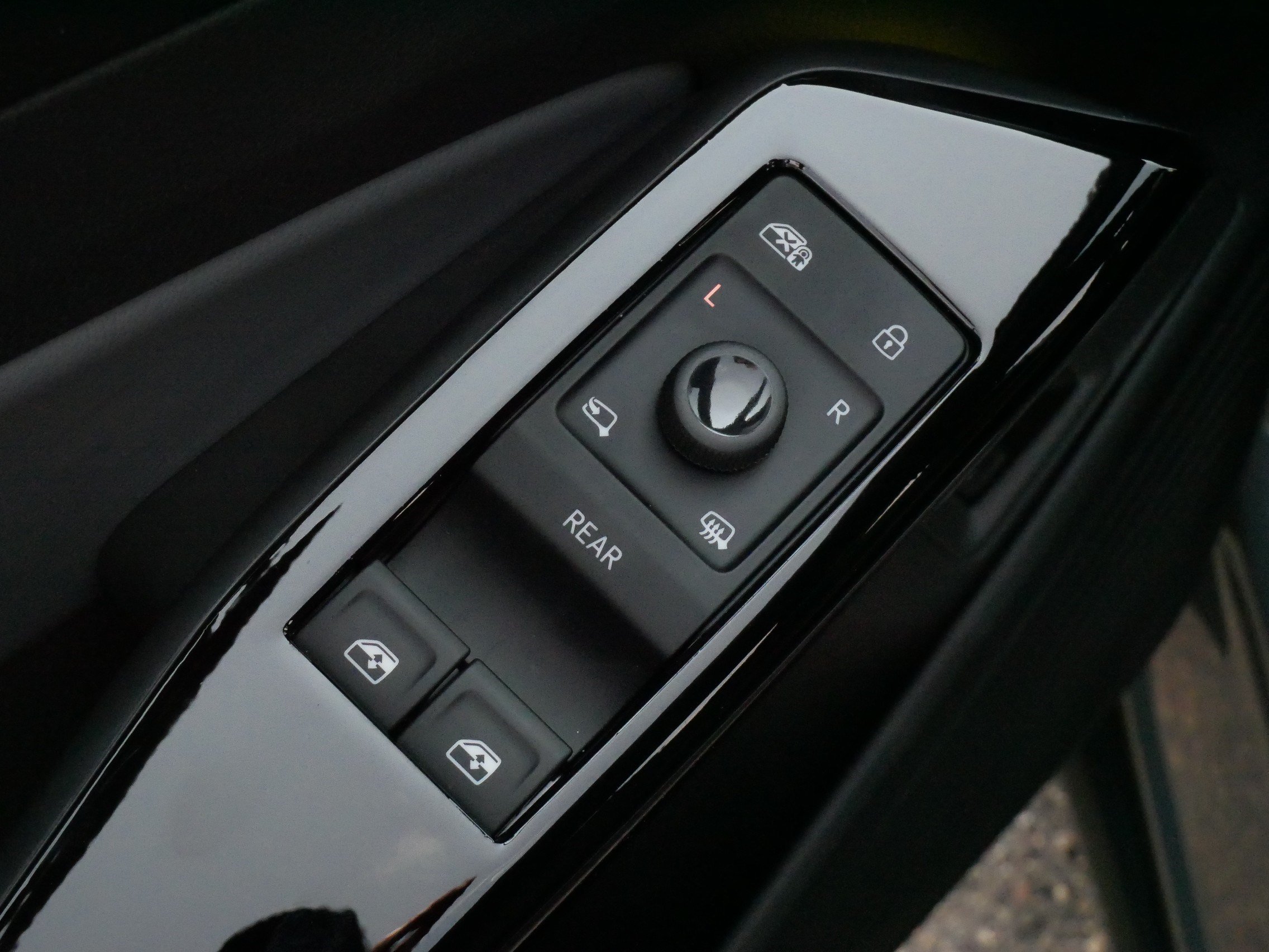 Certified 2025 Volkswagen ID.4 Pro S Plus AWD/4WD image 19