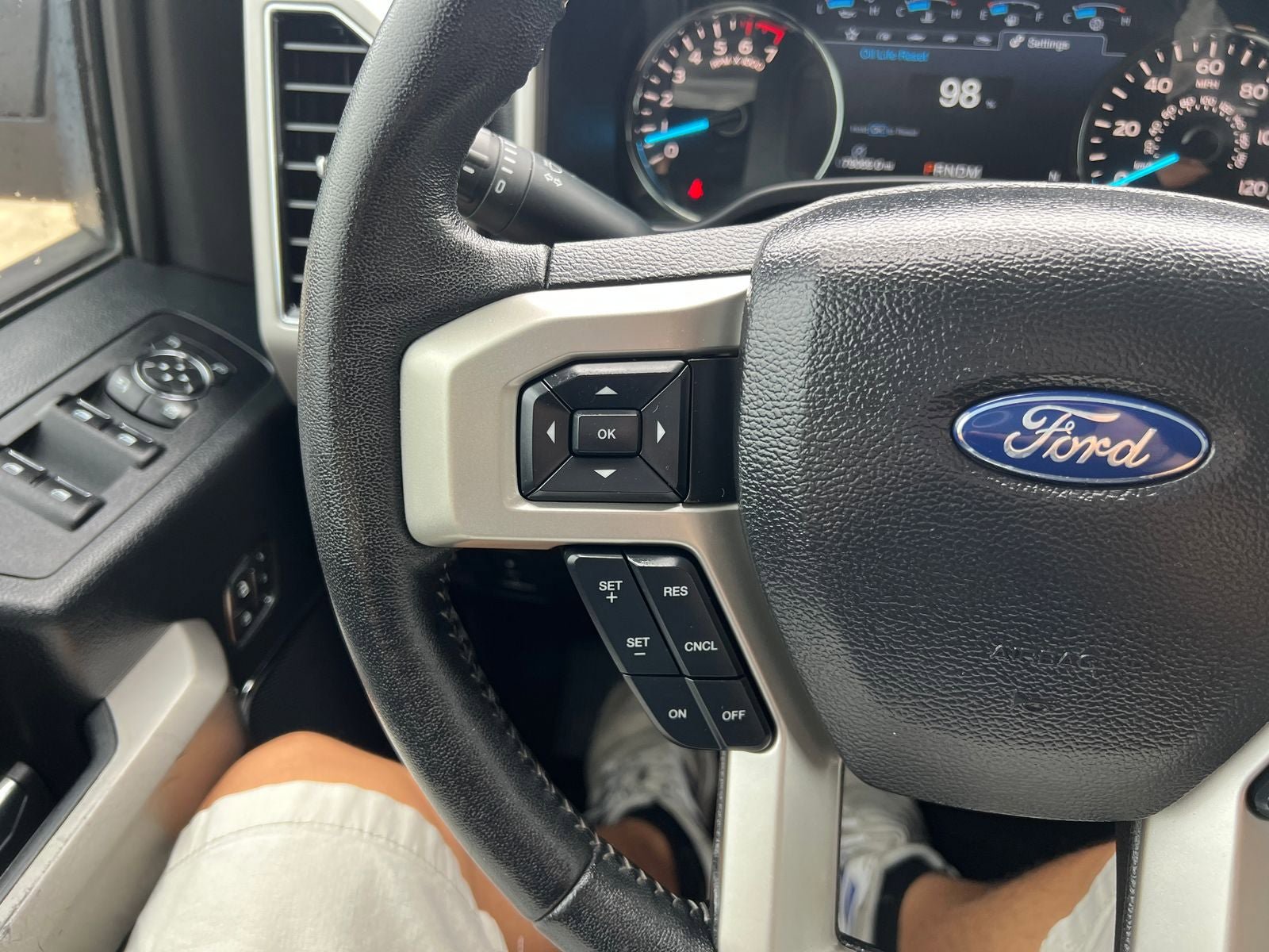 Used 2020 Ford F150 Lariat RWD image 32