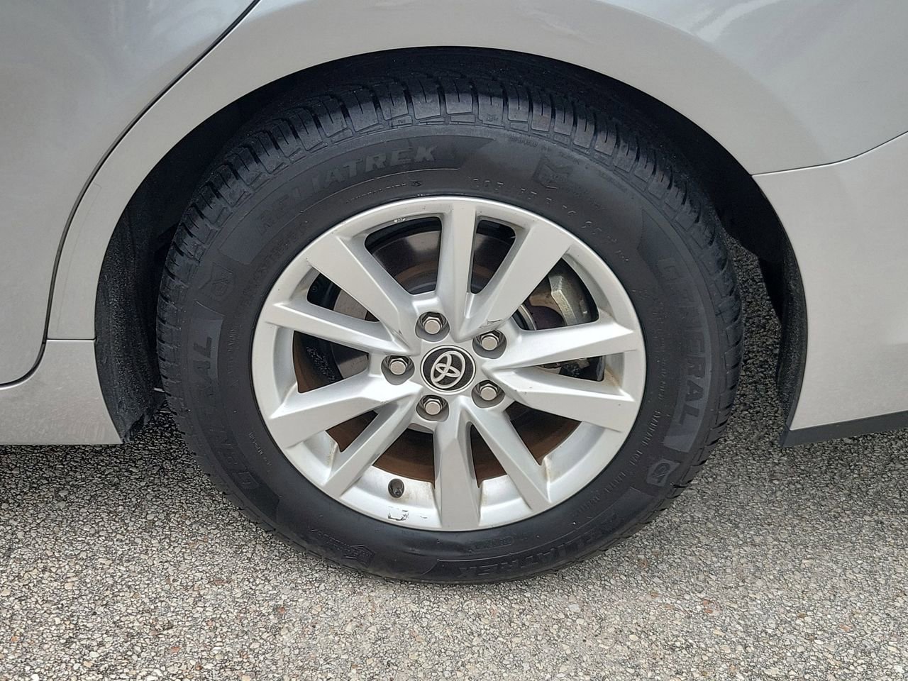 Used 2025 Toyota Camry LE FWD image 4