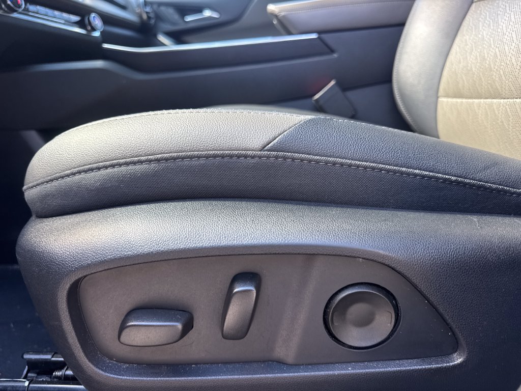 Used 2025 Chevrolet Equinox LT w/ Convenience Package II FWD image 14