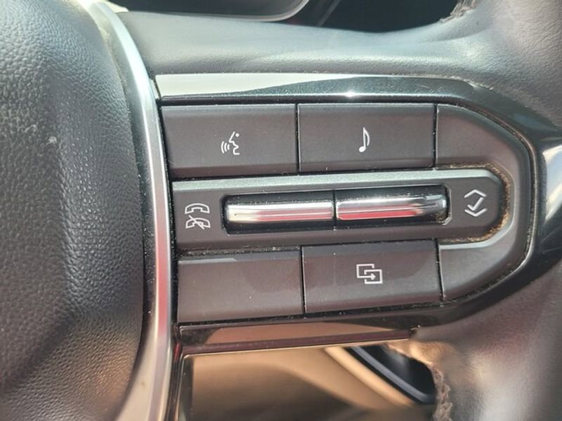 Used 2023 Chevrolet Colorado LT w/ LT Convenience Package II image 23