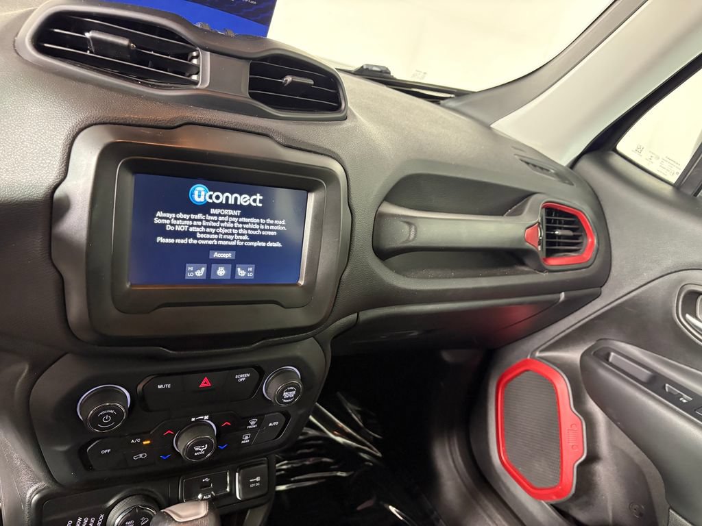 Used 2018 Jeep Renegade Trailhawk AWD/4WD image 18