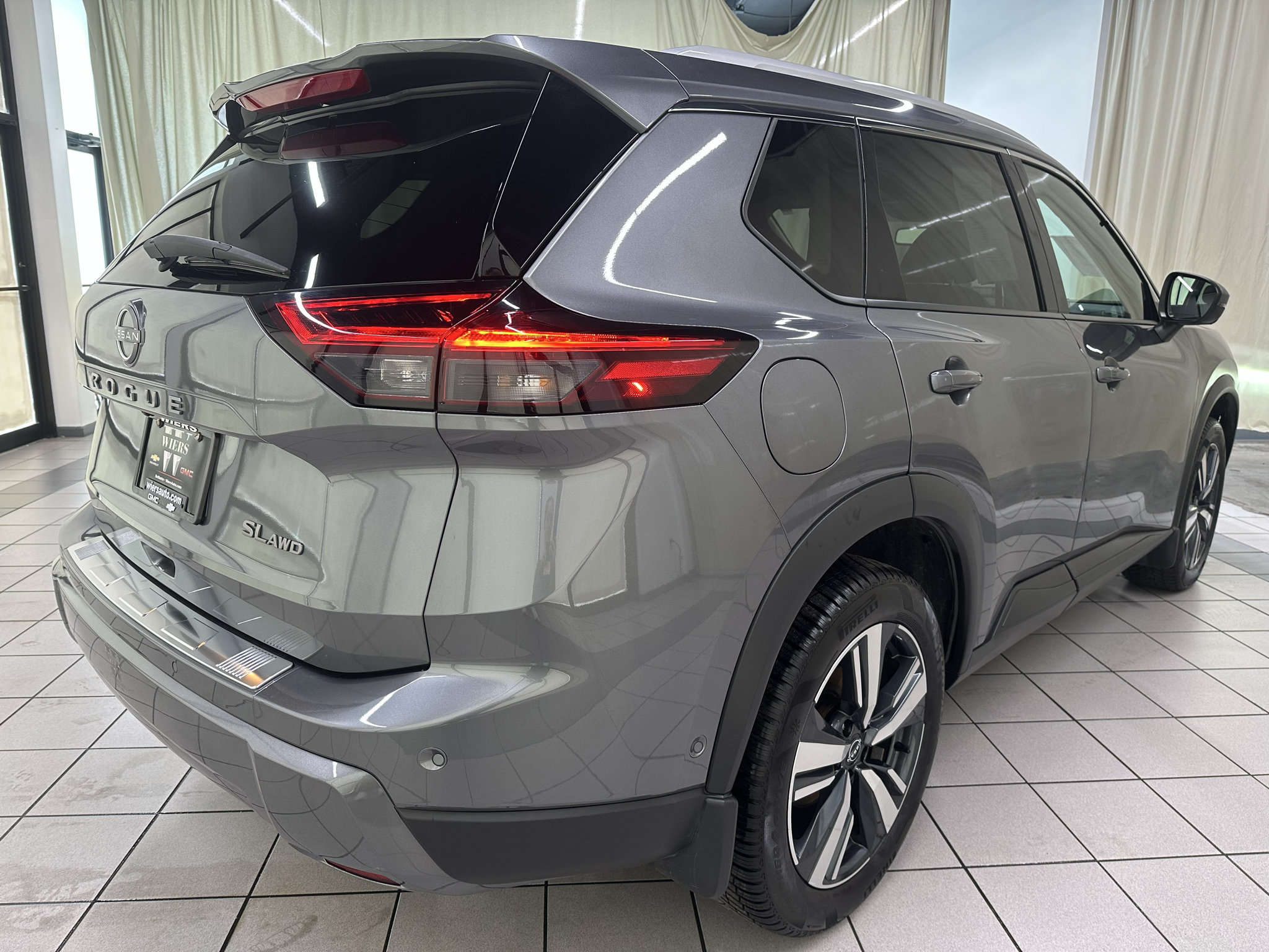 Used 2024 Nissan Rogue SL AWD/4WD image 5