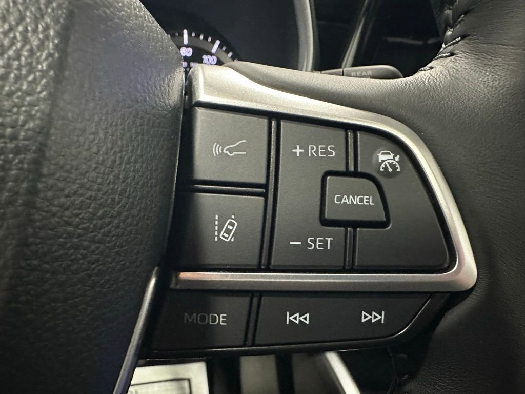 Used 2025 Toyota Highlander XLE image 20