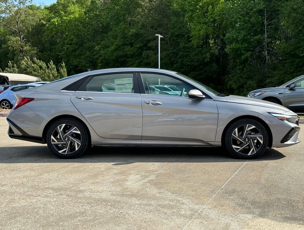 New 2025 Hyundai Elantra SEL image 10