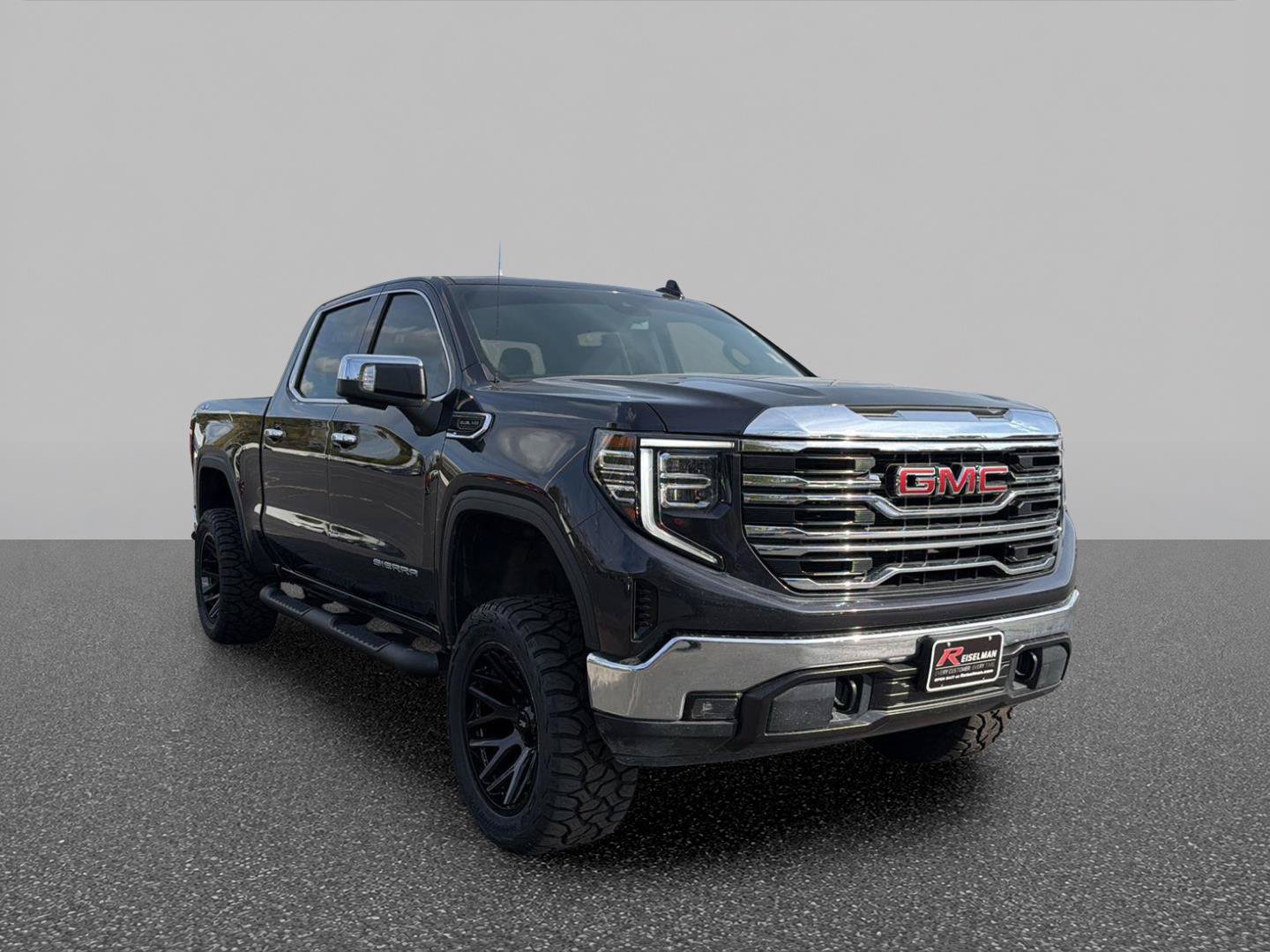 Certified 2025 GMC Sierra 1500 SLT AWD/4WD image 3