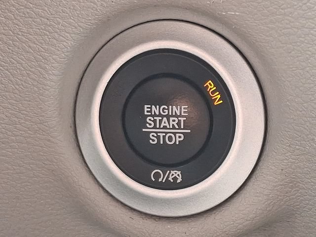 Used 2024 Chrysler Pacifica Touring-L FWD image 22