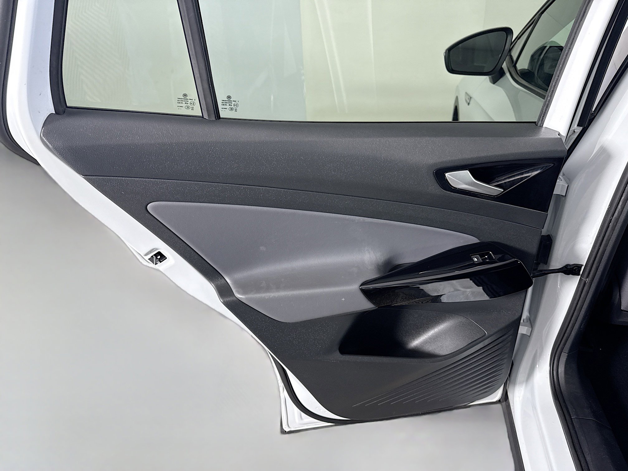 Used 2021 Volkswagen ID.4 Pro w/ ID.4 Protection Package image 26