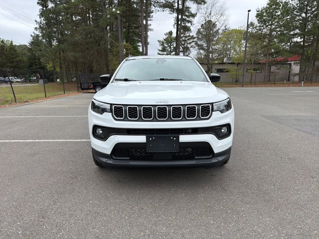 Used 2024 Jeep Compass Latitude AWD/4WD image 3