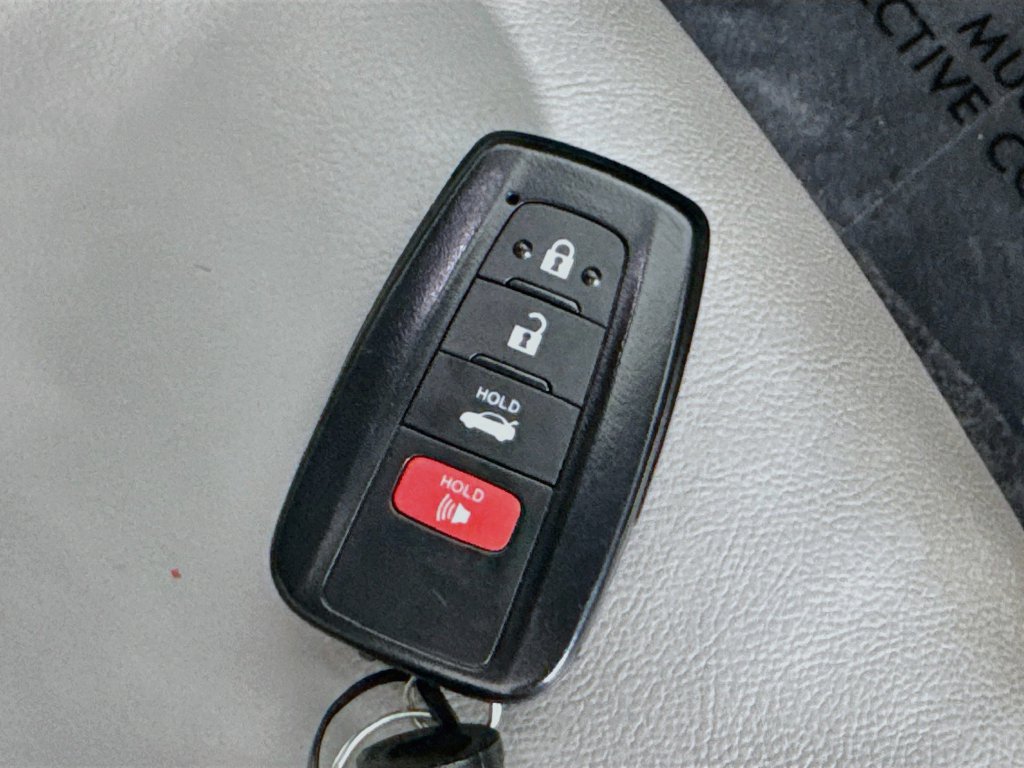 Used 2021 Toyota Camry XLE FWD image 35