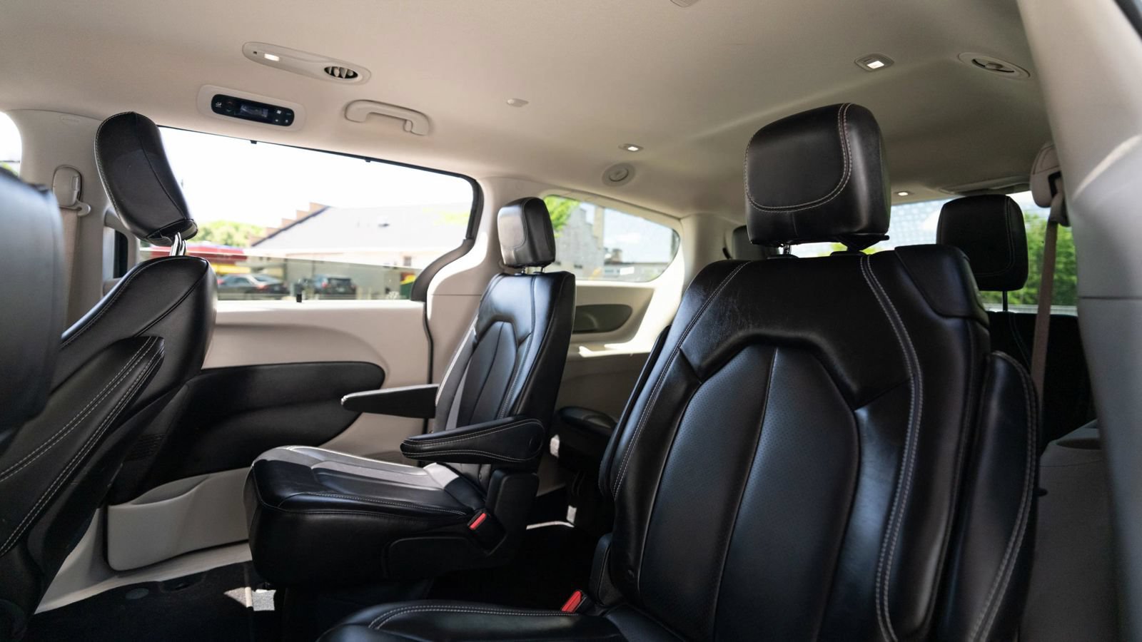 Used 2023 Chrysler Pacifica Touring-L FWD image 22