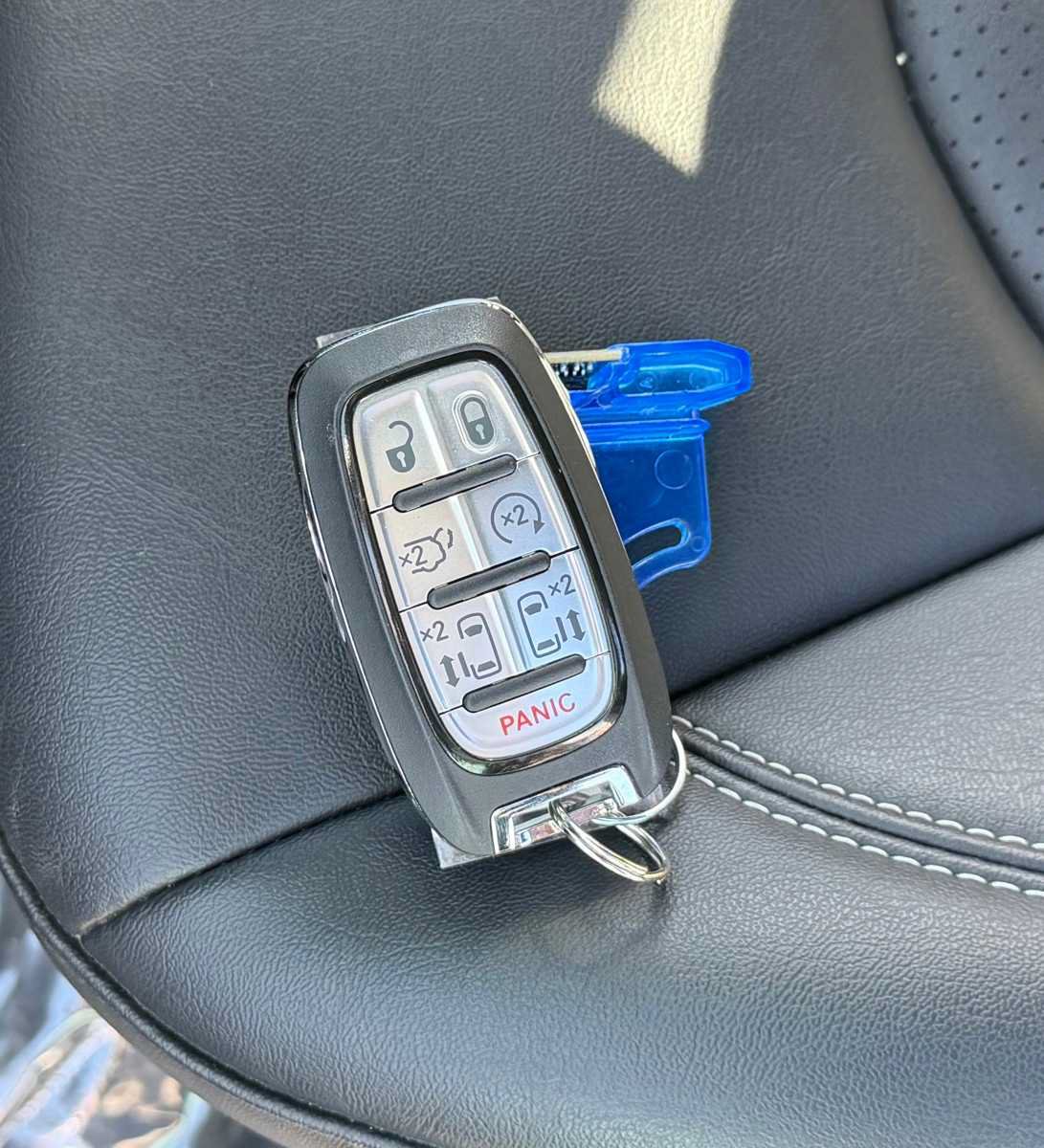 Used 2027 Chrysler Pacifica Select w/ Family Tech Group FWD image 38