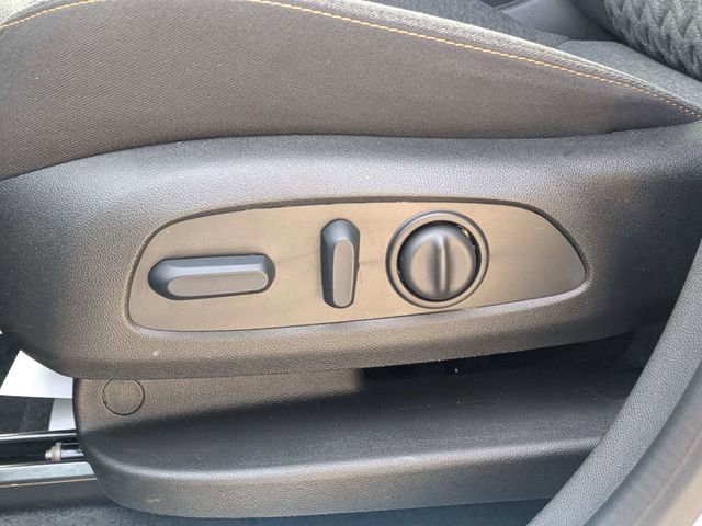 Used 2024 Chevrolet Equinox LT FWD image 16