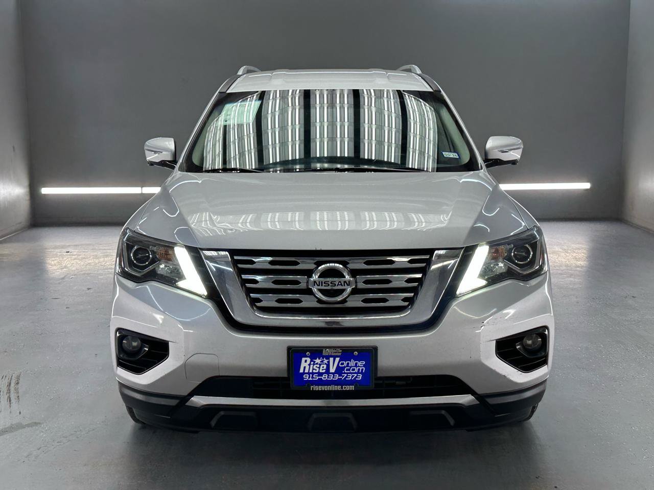 Used 2019 Nissan Pathfinder SL FWD image 2