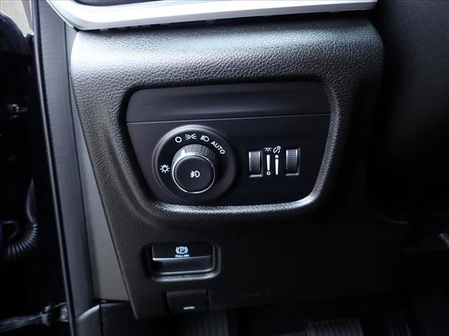 Used 2023 Jeep Grand Cherokee Limited w/ Black Appearance Package AWD/4WD image 16