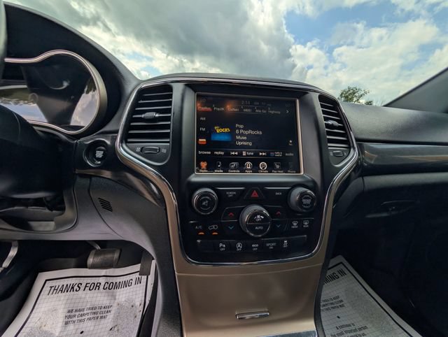 Used 2016 Jeep Grand Cherokee Laredo 75th Anniversary AWD/4WD image 20