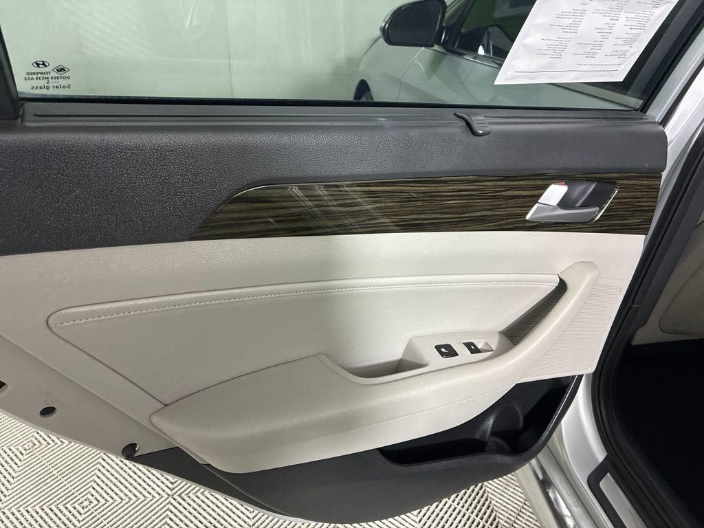 Used 2016 Hyundai Sonata Limited w/ Option Group 05 image 26