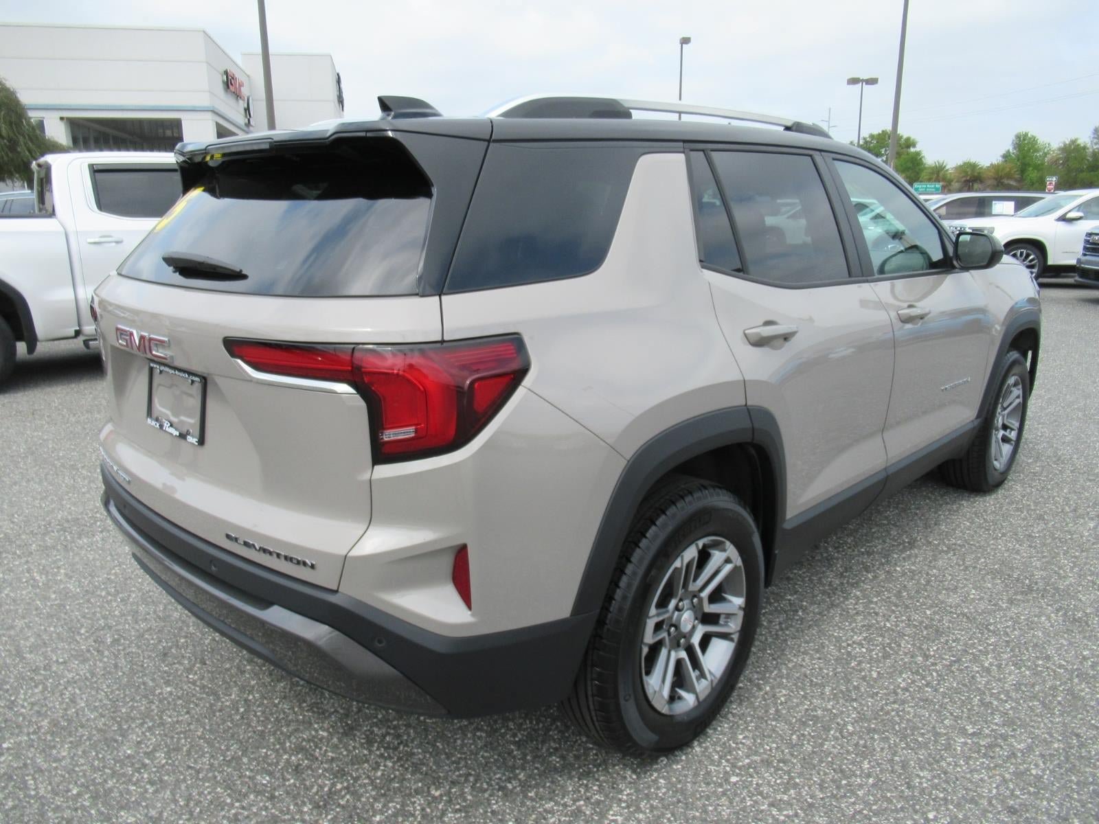 Used 2025 GMC Terrain Elevation w/ Elevation Premium Package AWD/4WD image 7