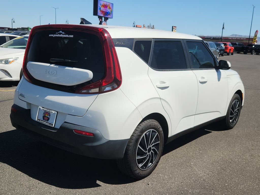 Used 2022 Kia Soul LX FWD image 3