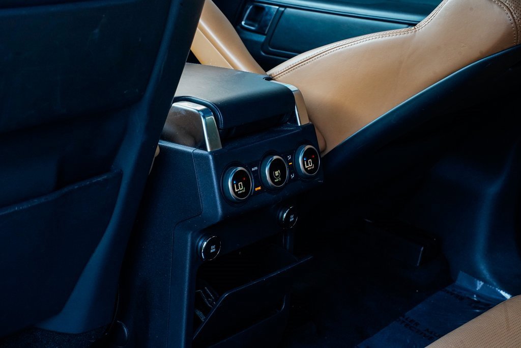Used 2020 Land Rover Discovery HSE Luxury image 19