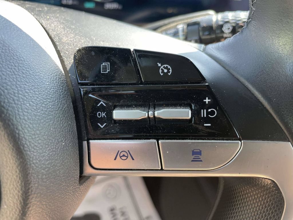 Used 2023 Hyundai Elantra Limited FWD image 26