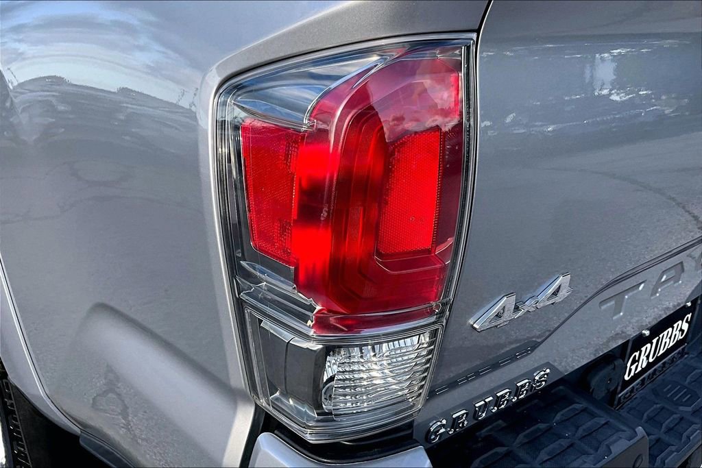 Used 2017 Toyota Tacoma Limited w/ Tow Package AWD/4WD image 43