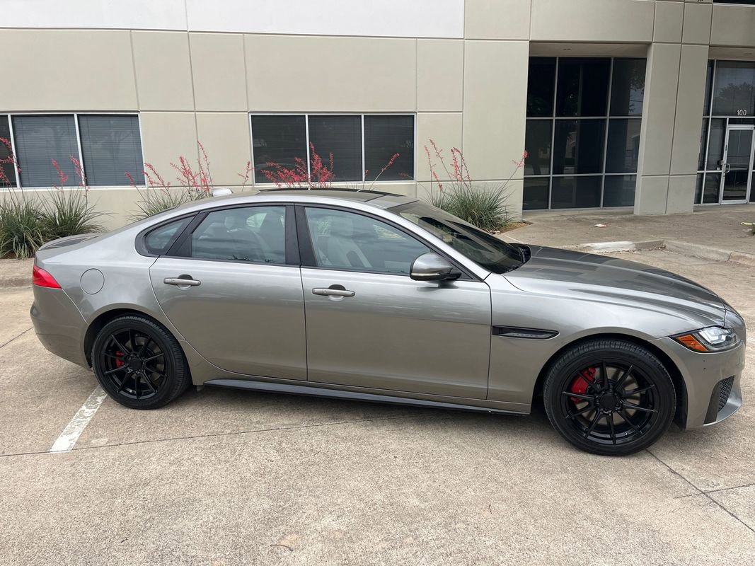 Used 2017 Jaguar XF S RWD image 11
