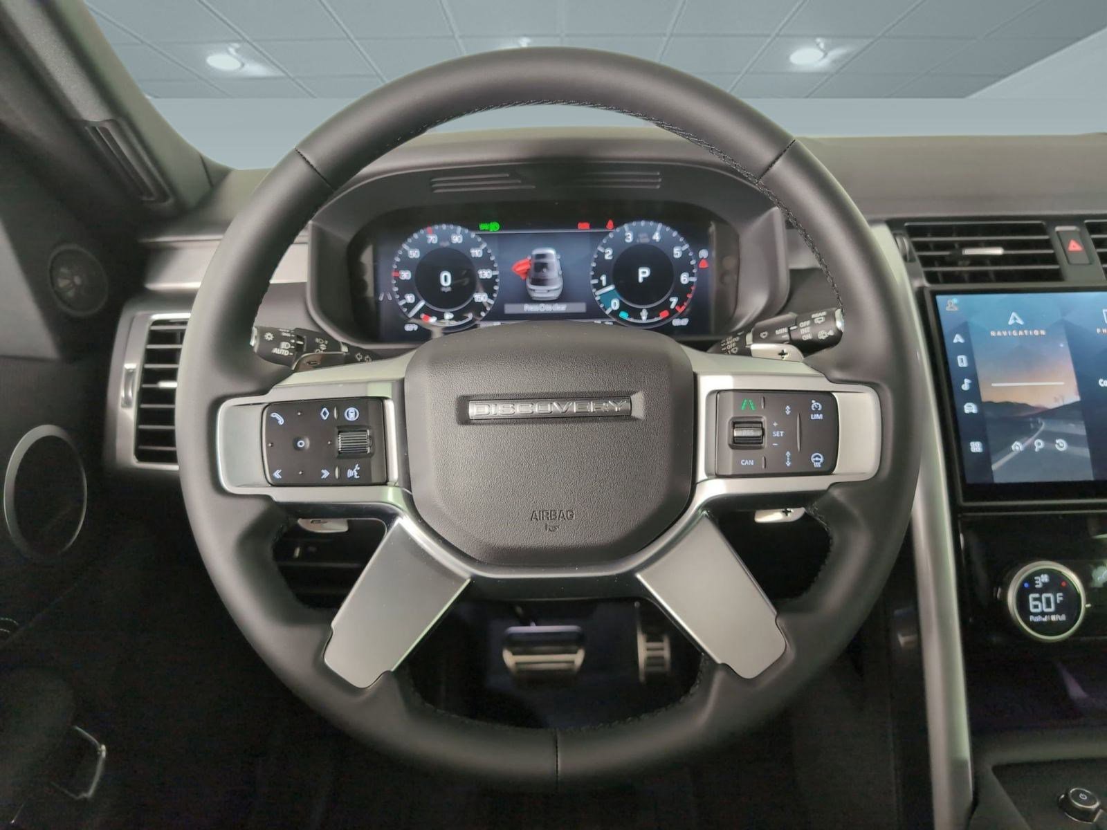 Used 2025 Land Rover Discovery Dynamic SE image 13