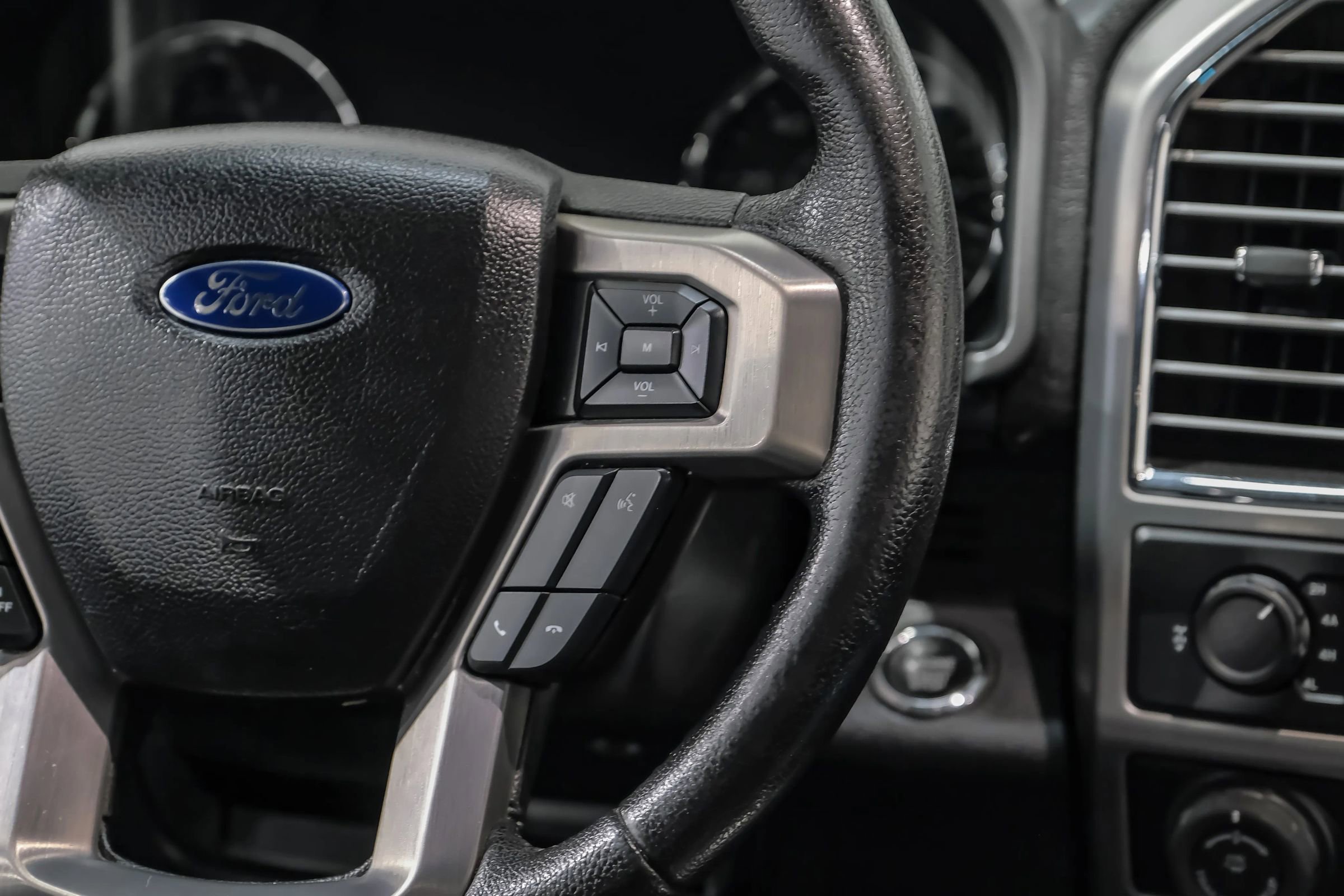 Used 2016 Ford F150 Platinum w/ Equipment Group 701A Luxury AWD/4WD image 24