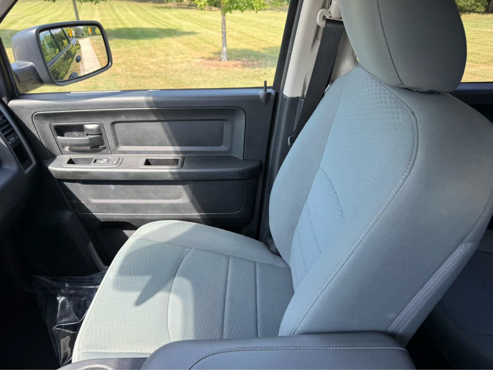 Used 2017 RAM 1500 Express AWD/4WD image 22