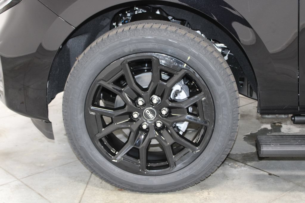New 2027 Ford Expedition Platinum RWD image 18