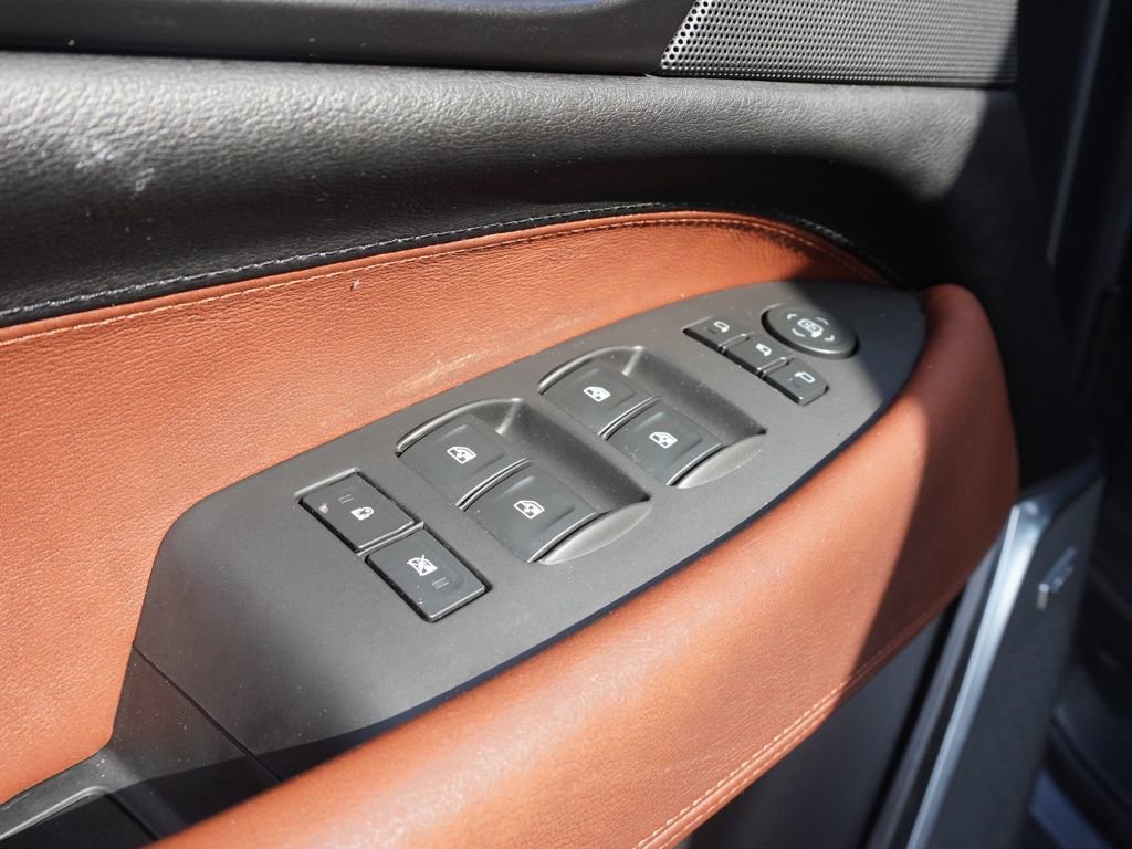 Used 2020 Cadillac Escalade Luxury w/ Escalade Sport Edition image 45